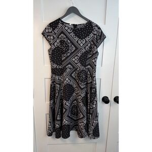 Women's Black & White Long Paisley Dress Size L  Sleeveless Summer Spring Soft